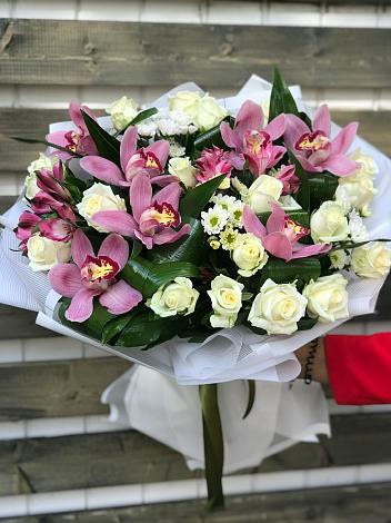 Букет цветов из: Розы и Хризантемы в Обушково