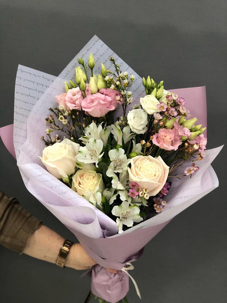 Букет цветов из: Альстромерии, Розы и Лизиантусы в Обушково