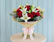 Букет цветов из:  Лилии и Розы в Обушково