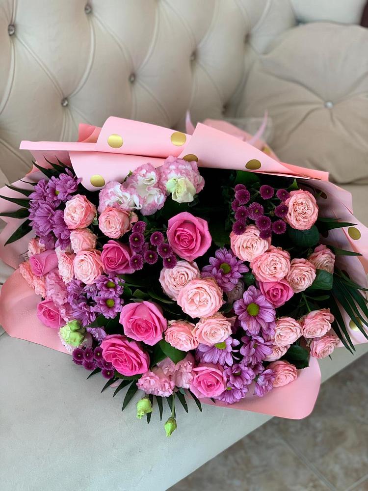 Букет цветов из: Хризантемы, Розы и Лизиантусы в Обушково