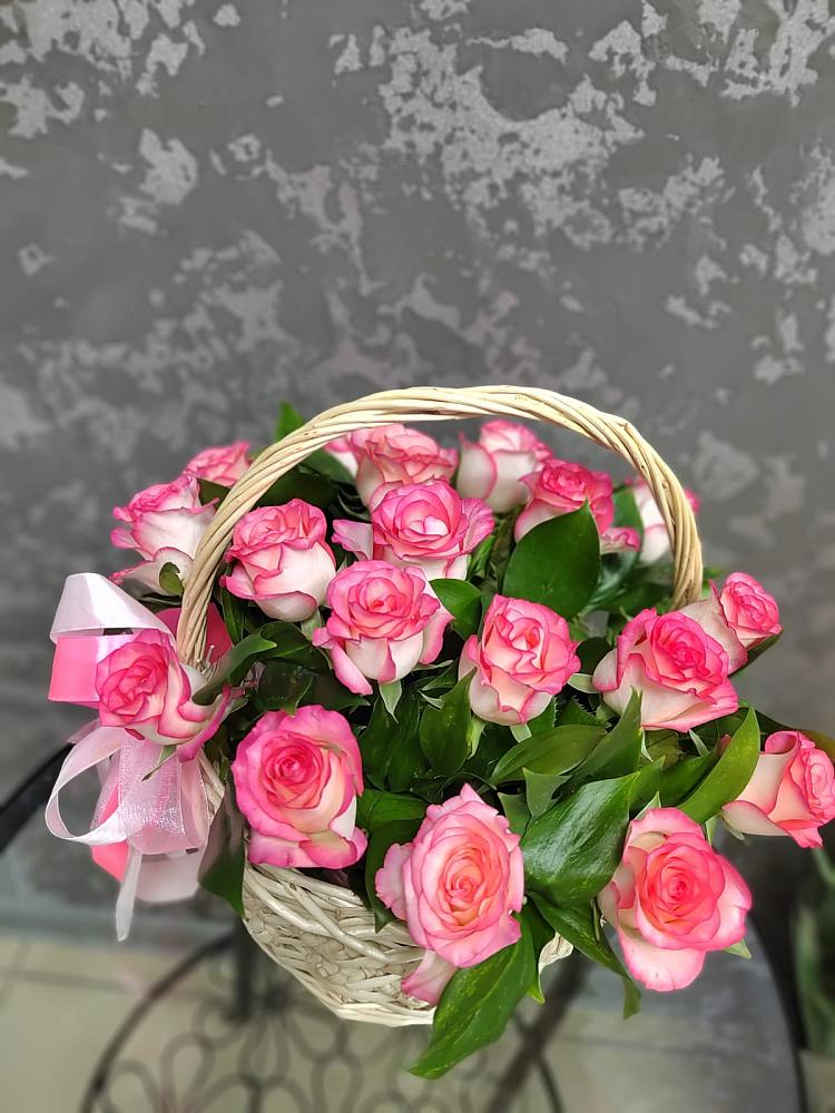 Цветочная композиция из Розы в корзине в Обушково