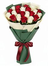 Букет Микс из красных и белых роз в Обушково