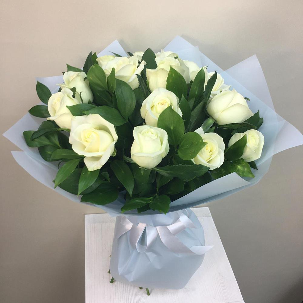 Букет 15 Белых роз Проуд в Обушково