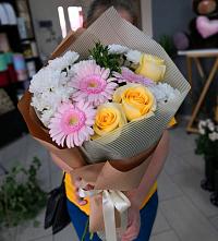 Букет цветов из:  Герберы, Розы и Хризантемы в Обушково