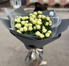 Букет Белые кустовые розы Солинеро в Обушково