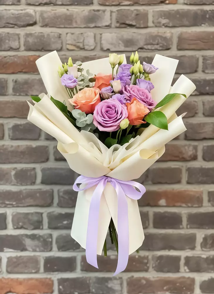 Букет цветов из: Лизиантусы и Розы в Обушково