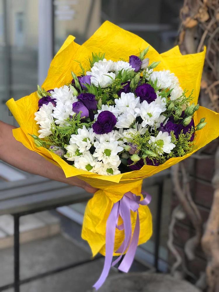 Букет цветов из: Ирисы, Хризантемы и Ромашки в Обушково