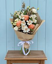 Букет цветов из:  Альстромерии, Лизиантусы, Розы и Хризантемы в Обушково