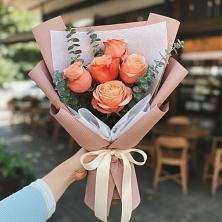 Букет цветов из:  Розы в Обушково