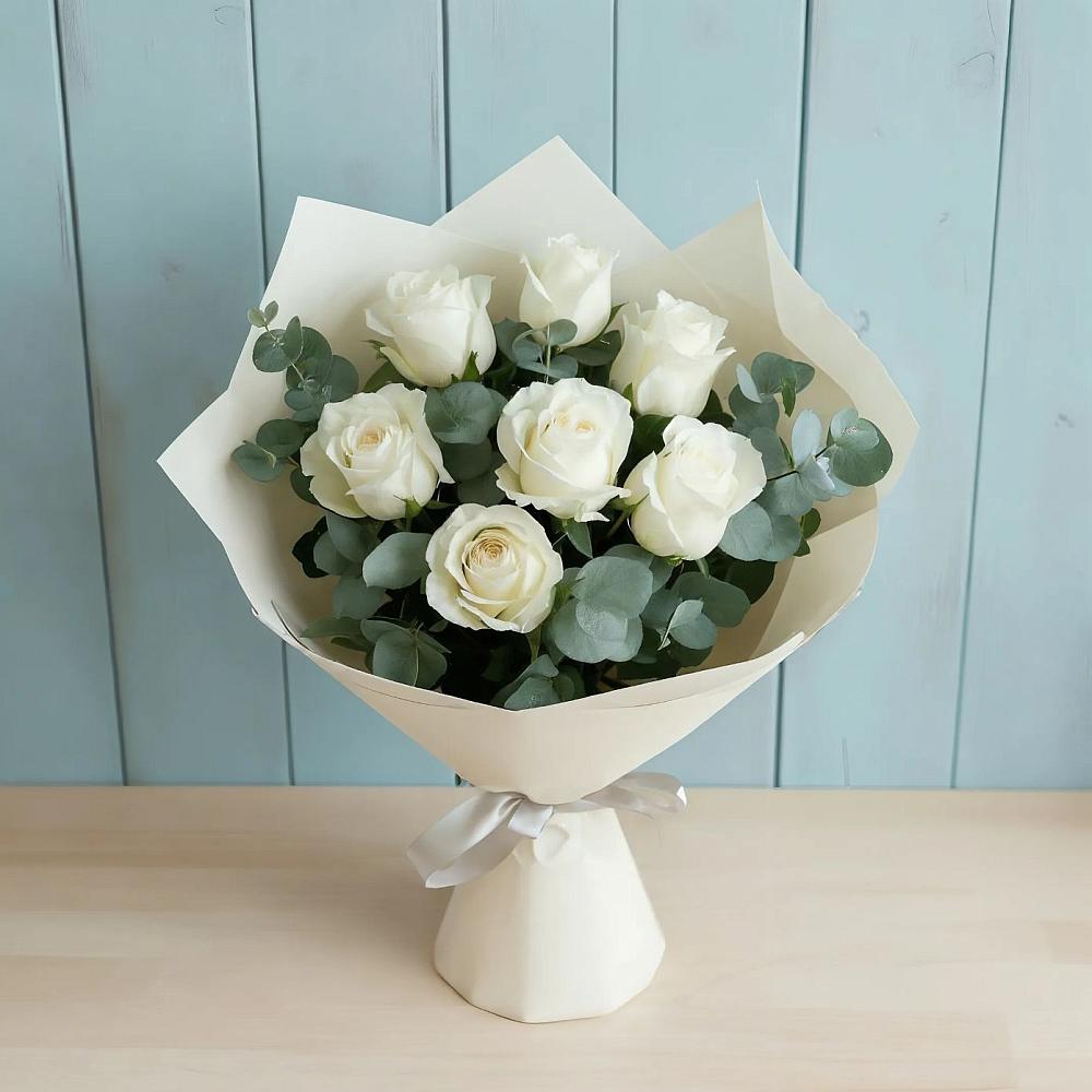 Букет Белые розы в Эвкалипте в Обушково