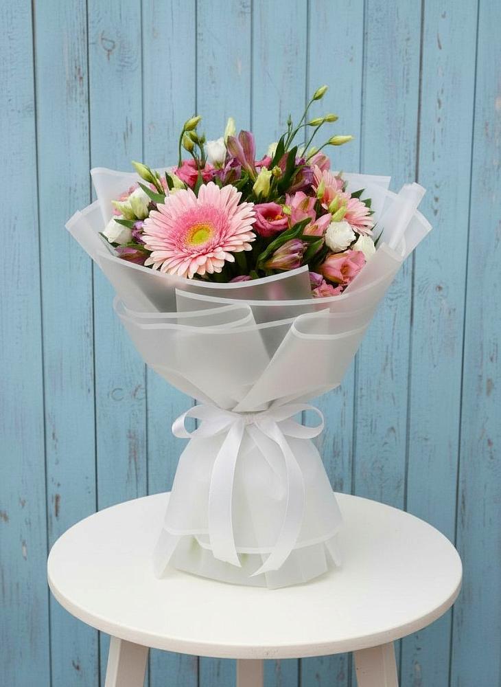 Букет цветов из: Герберы, Альстромерии и Лизиантусы в Обушково