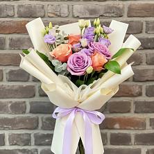 Букет цветов из:  Лизиантусы и Розы в Обушково