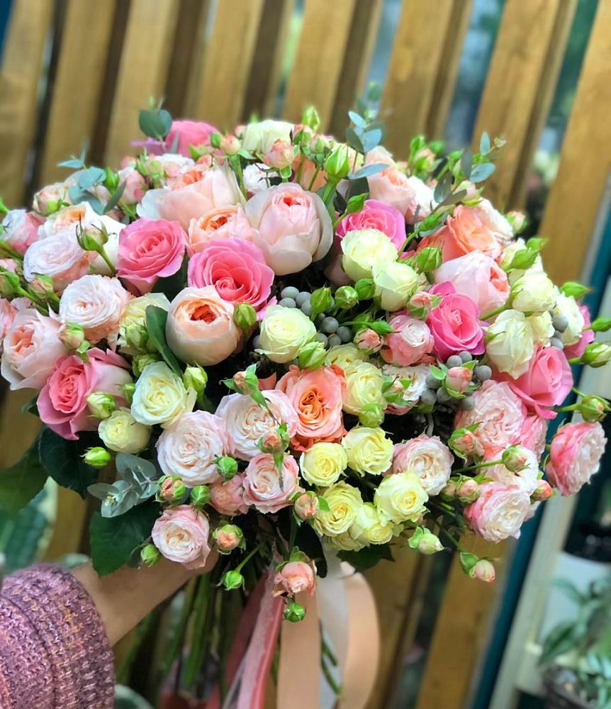 Букет цветов из: Розы в Обушково