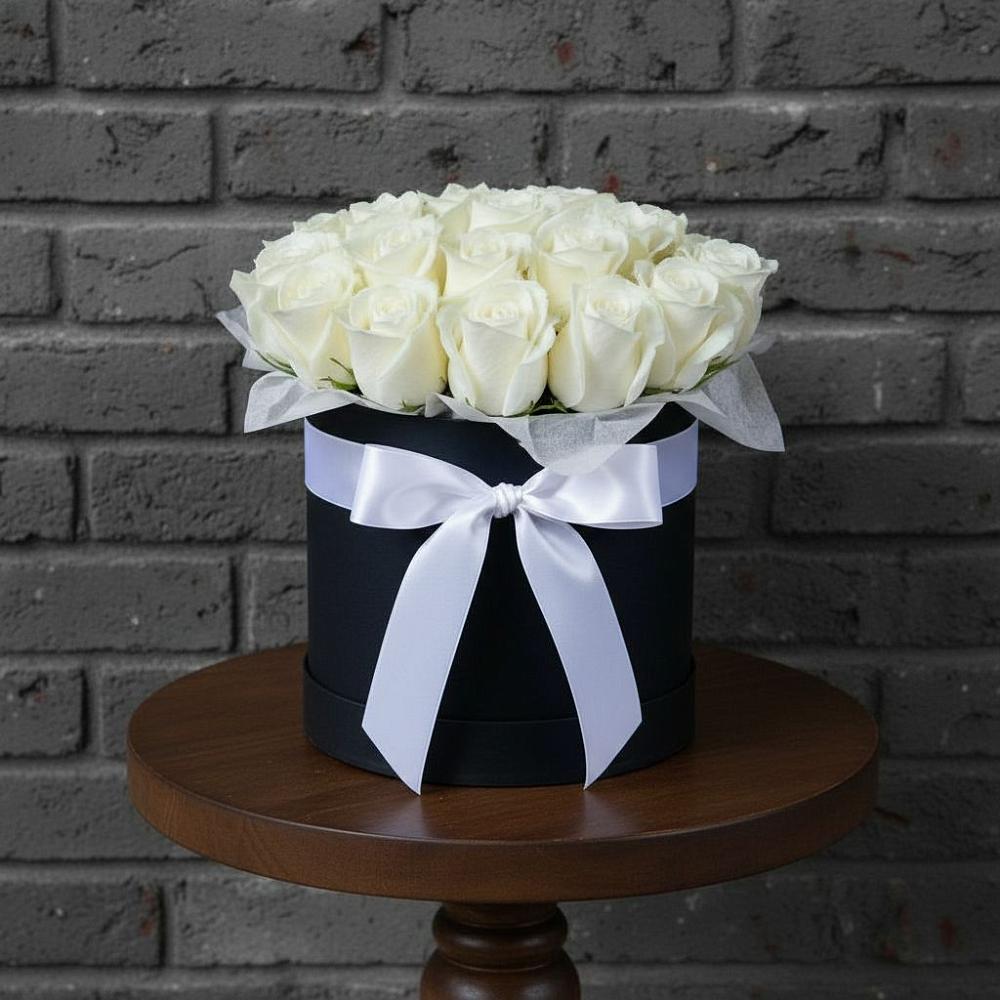 Цветочная композиция из Розы в шляпной коробке в Обушково