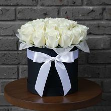 Цветочная композиция из Розы в шляпной коробке в Обушково